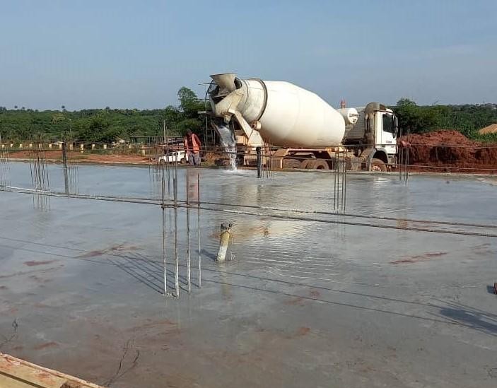 Metering station and valve chamber installation